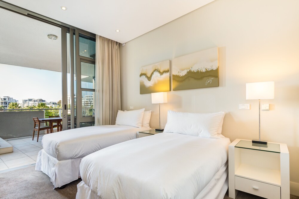Luxury Apartment, 2 Bedrooms - Guestroom