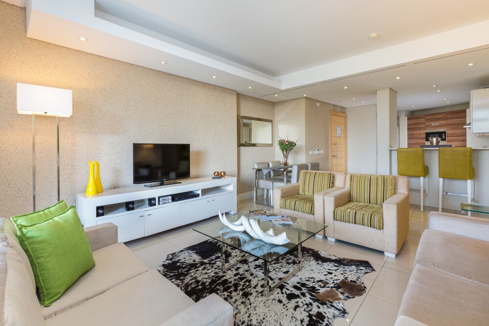 Luxury Apartment, 2 Bedrooms - Living Area