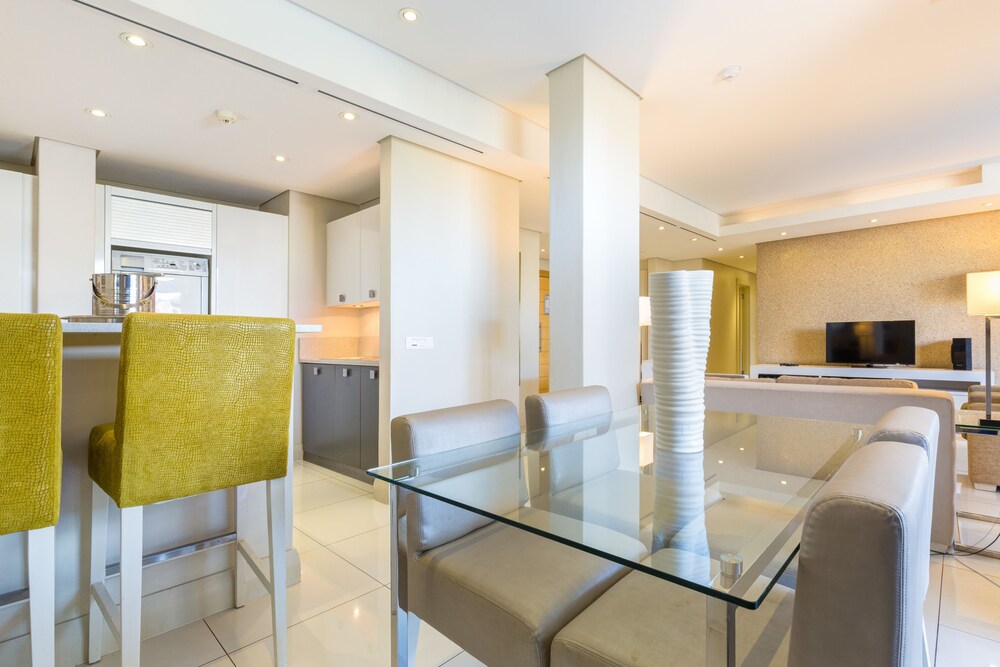 Superior Apartment, 2 Bedrooms - In-Room Dining