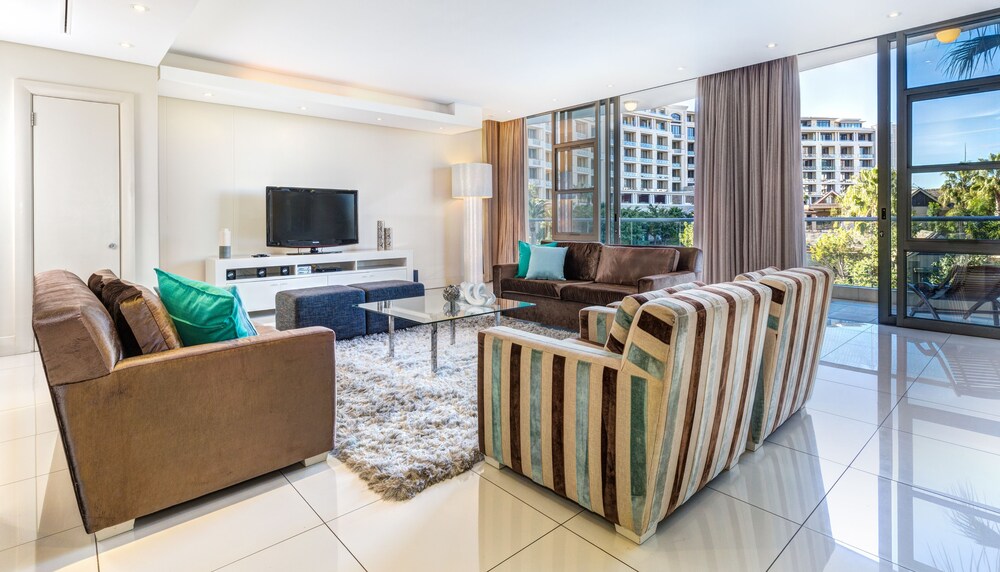 Superior Apartment, 3 Bedrooms - Living Room