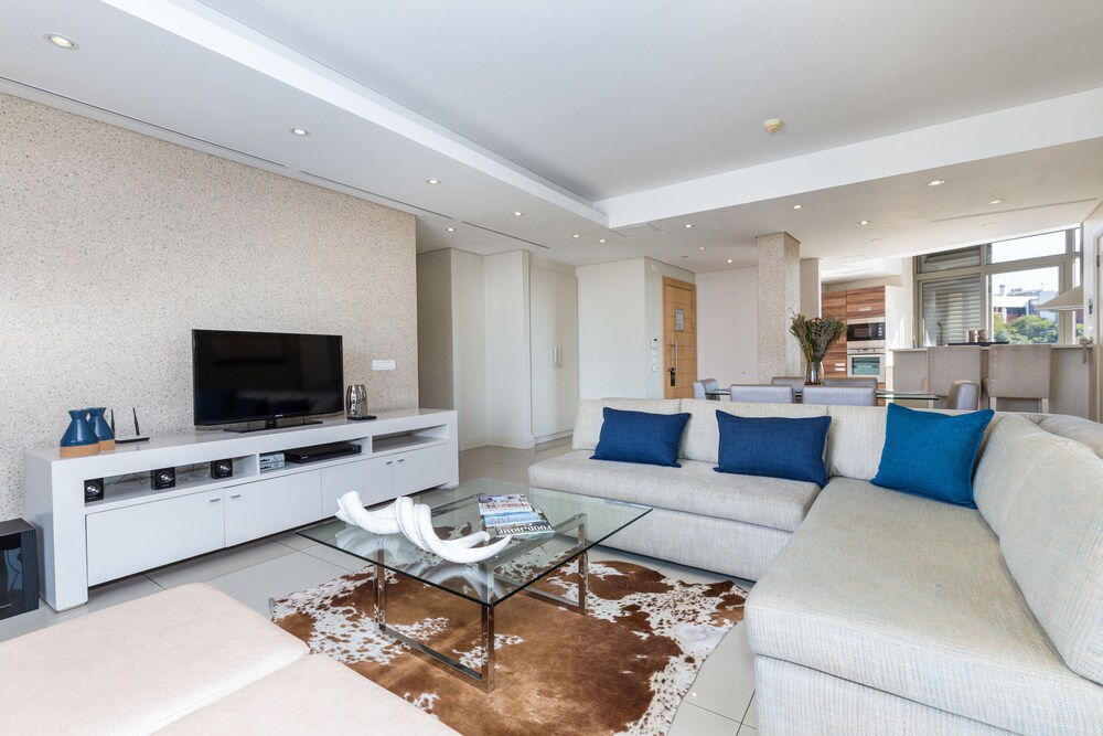 Luxury Apartment, 3 Bedrooms - Living Area