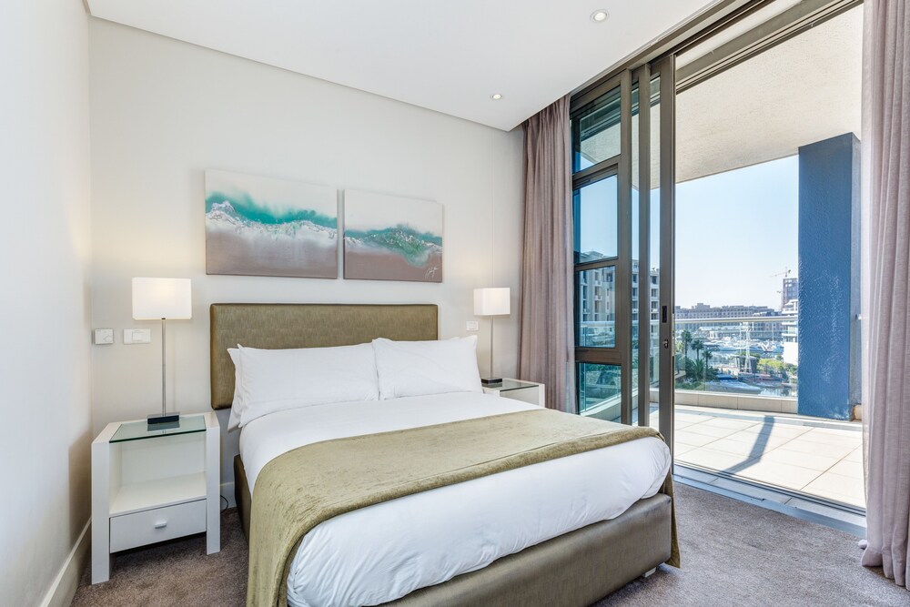 Luxury Apartment, 3 Bedrooms - Guestroom