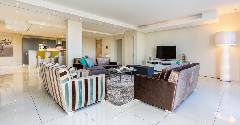 Superior Apartment, 3 Bedrooms - Living Room
