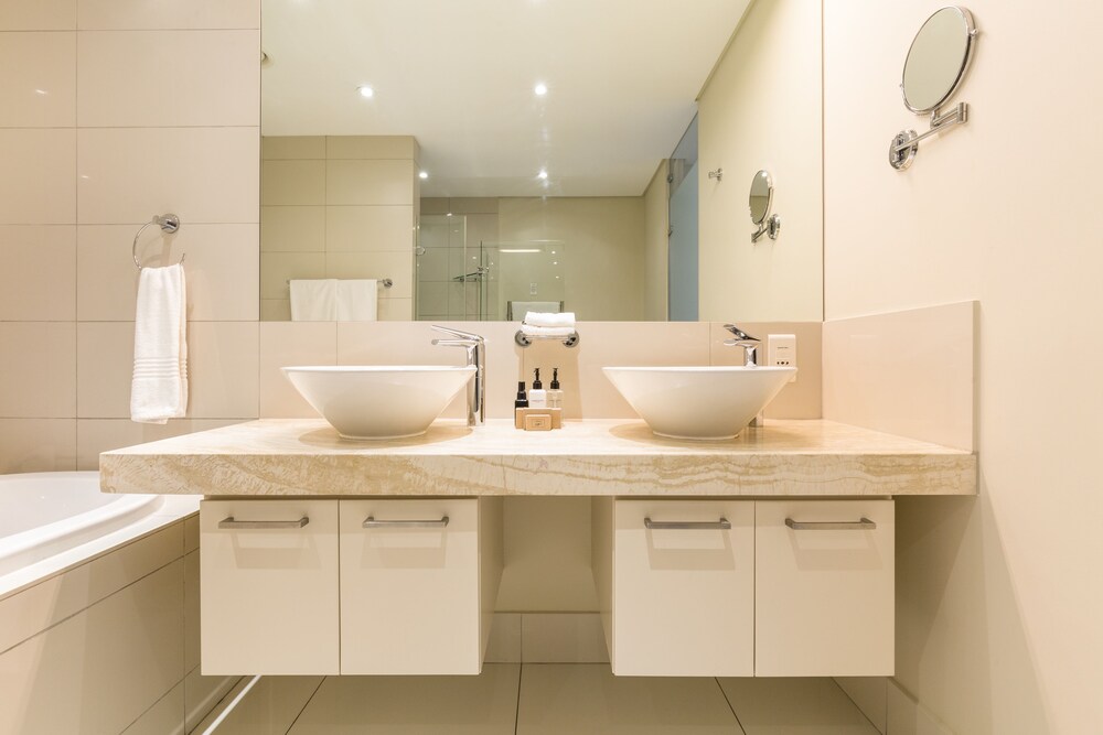 Superior Apartment, 3 Bedrooms - Bathroom Sink