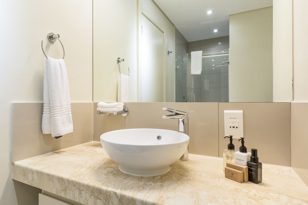 Luxury Apartment, 3 Bedrooms - Bathroom Sink