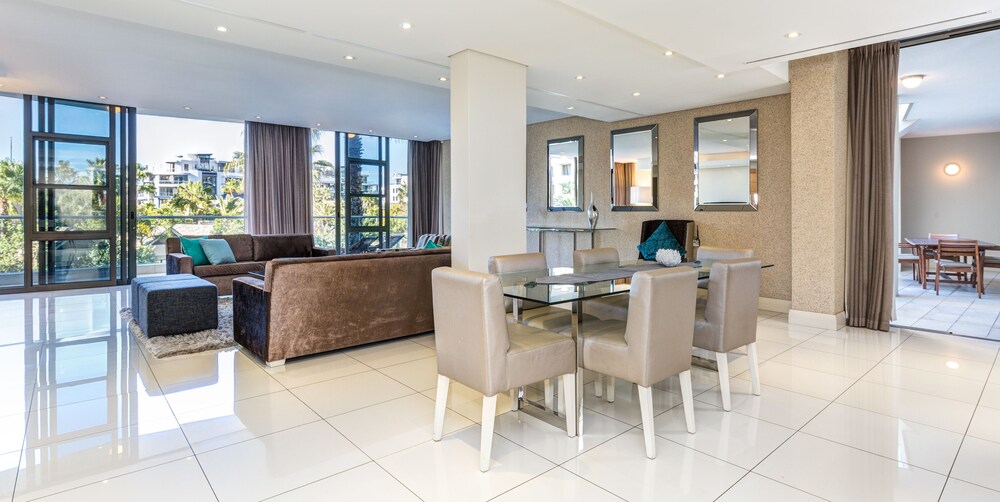 Superior Apartment, 3 Bedrooms - Living Area