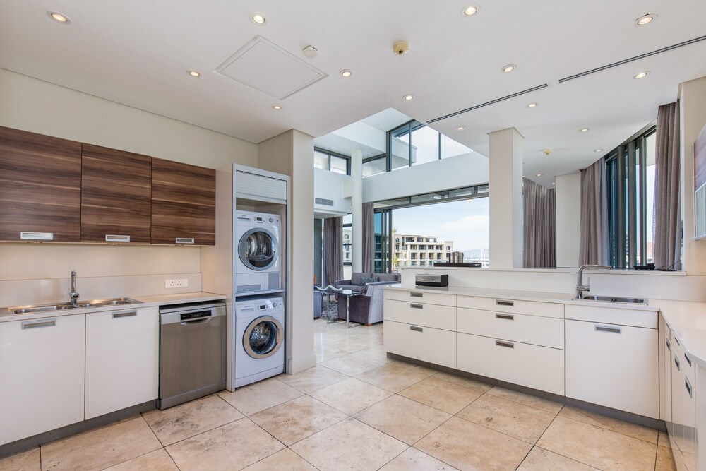 Superior Penthouse, 3 Bedrooms - In-Room Kitchen