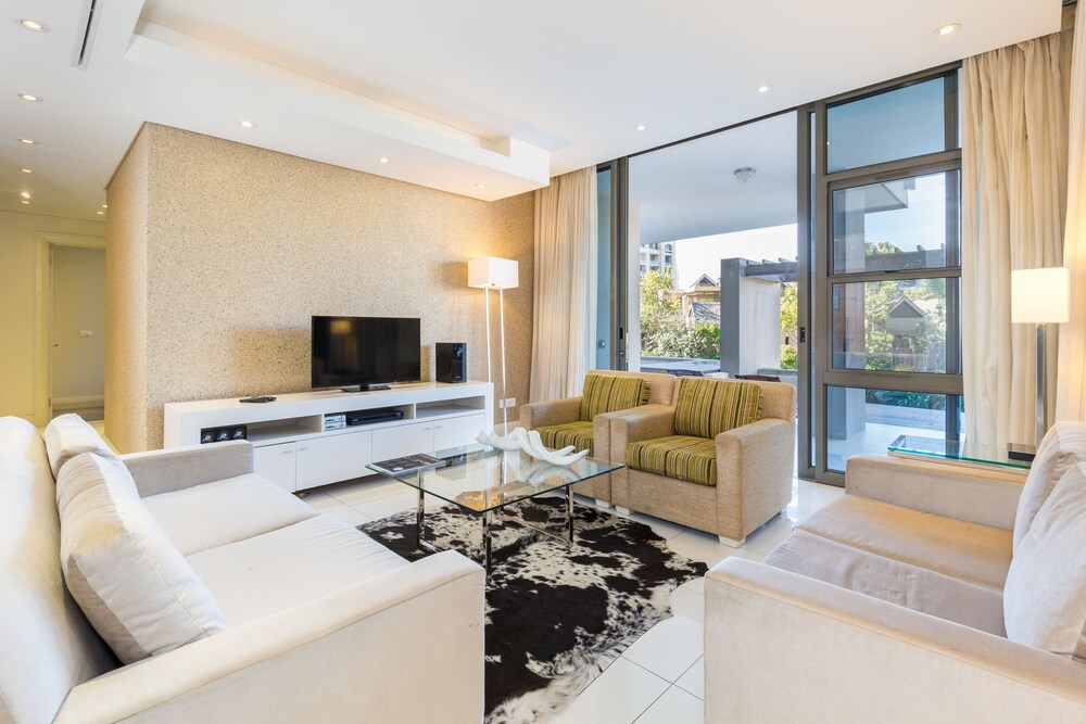 Superior Apartment, 2 Bedrooms - Living Room
