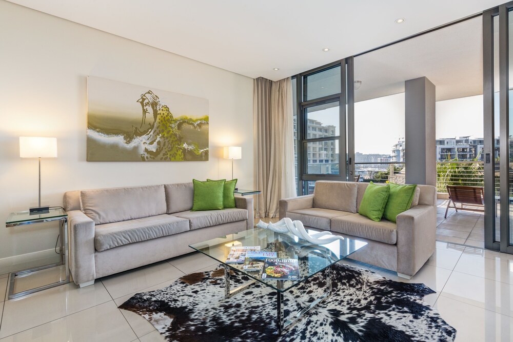 Luxury Apartment, 2 Bedrooms - Living Area