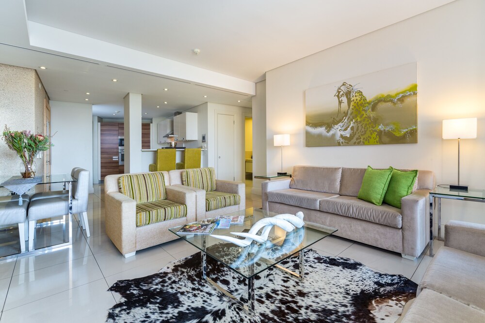 Luxury Apartment, 2 Bedrooms - Living Room