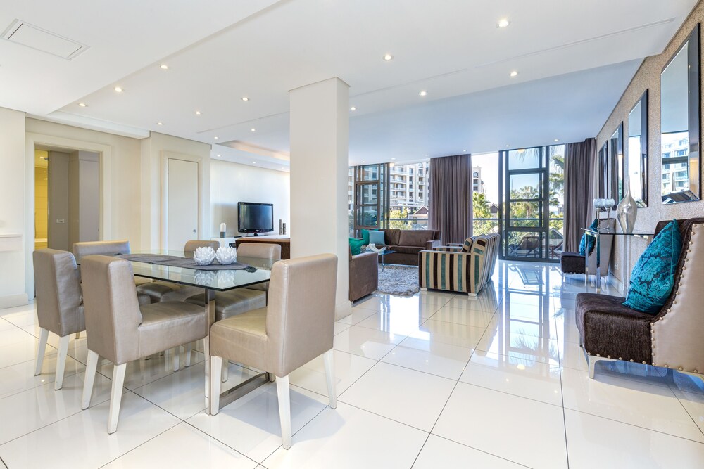 Superior Apartment, 3 Bedrooms - In-Room Dining