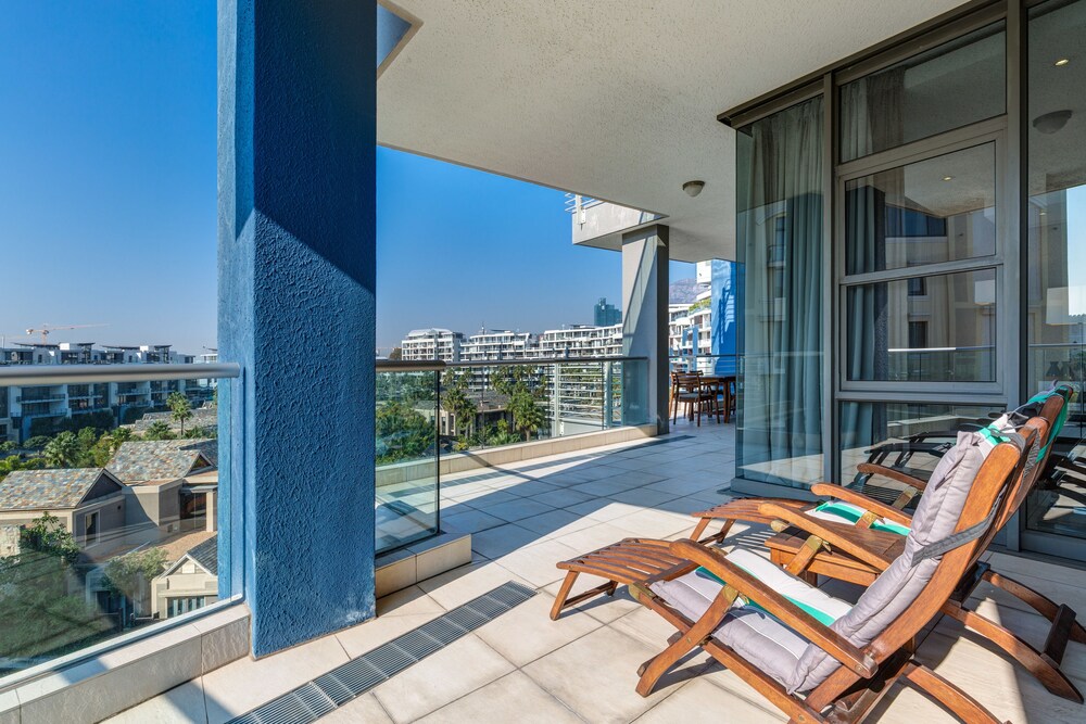 Luxury Apartment, 3 Bedrooms - Balcony