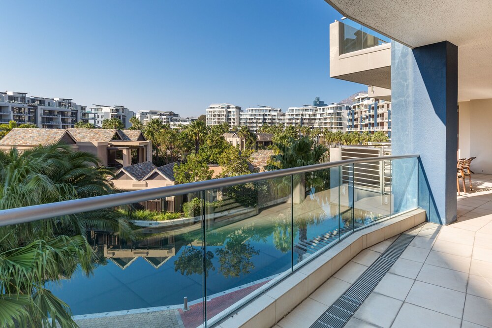 Luxury Apartment, 2 Bedrooms - Balcony View