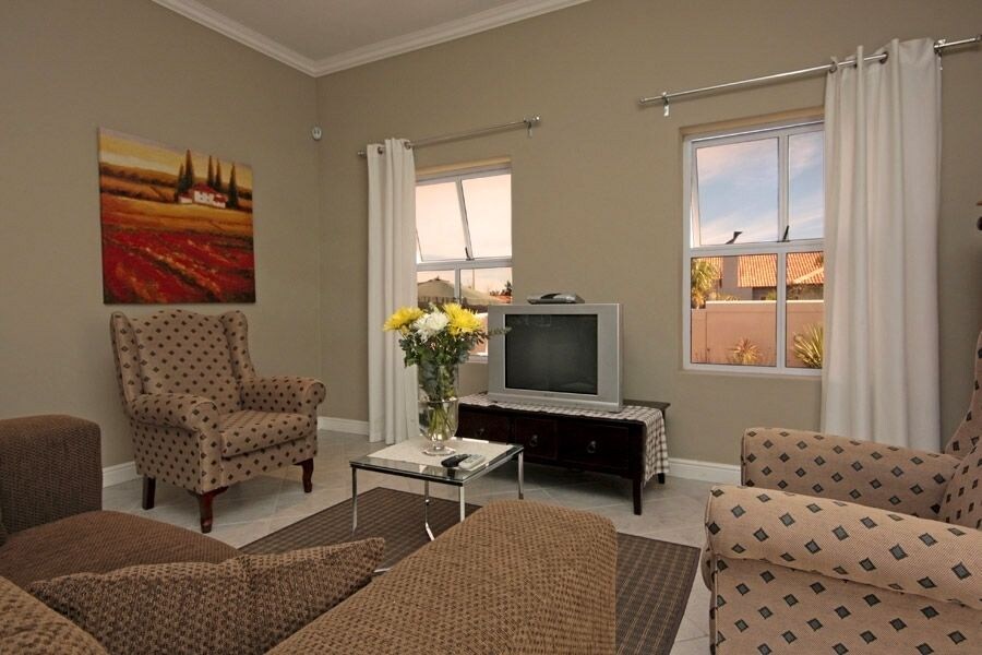 Classic Apartment, 2 Bedrooms - Living Area
