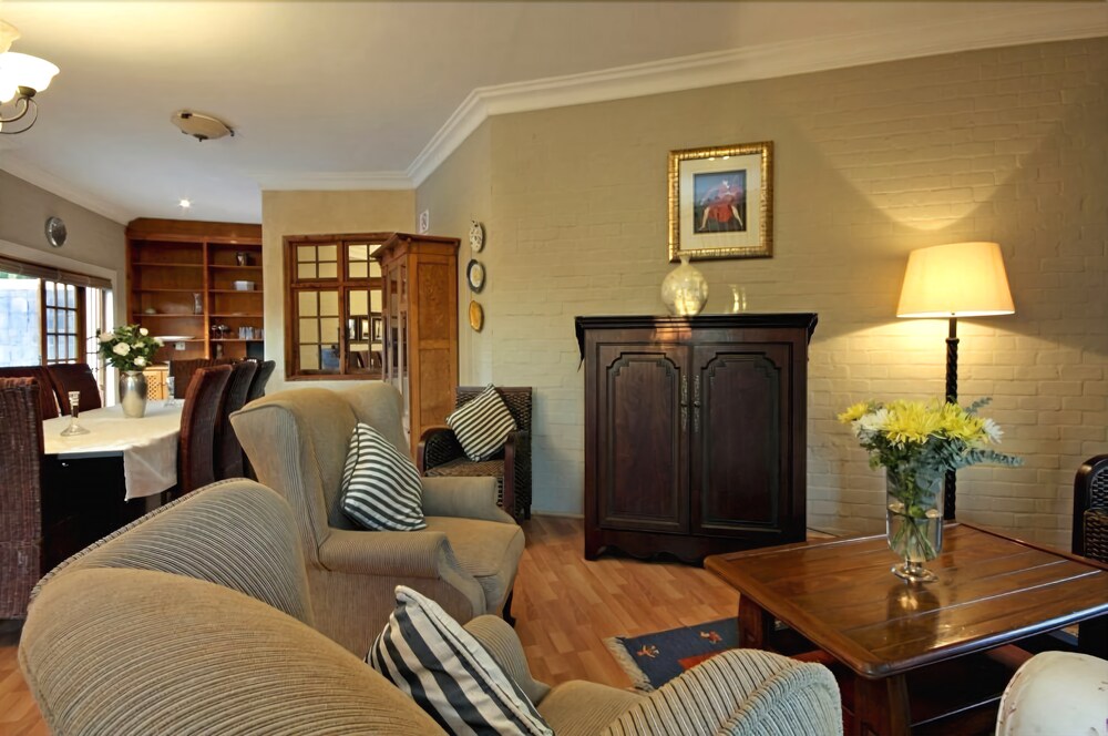 Luxury Apartment, 2 Bedrooms - Living Area