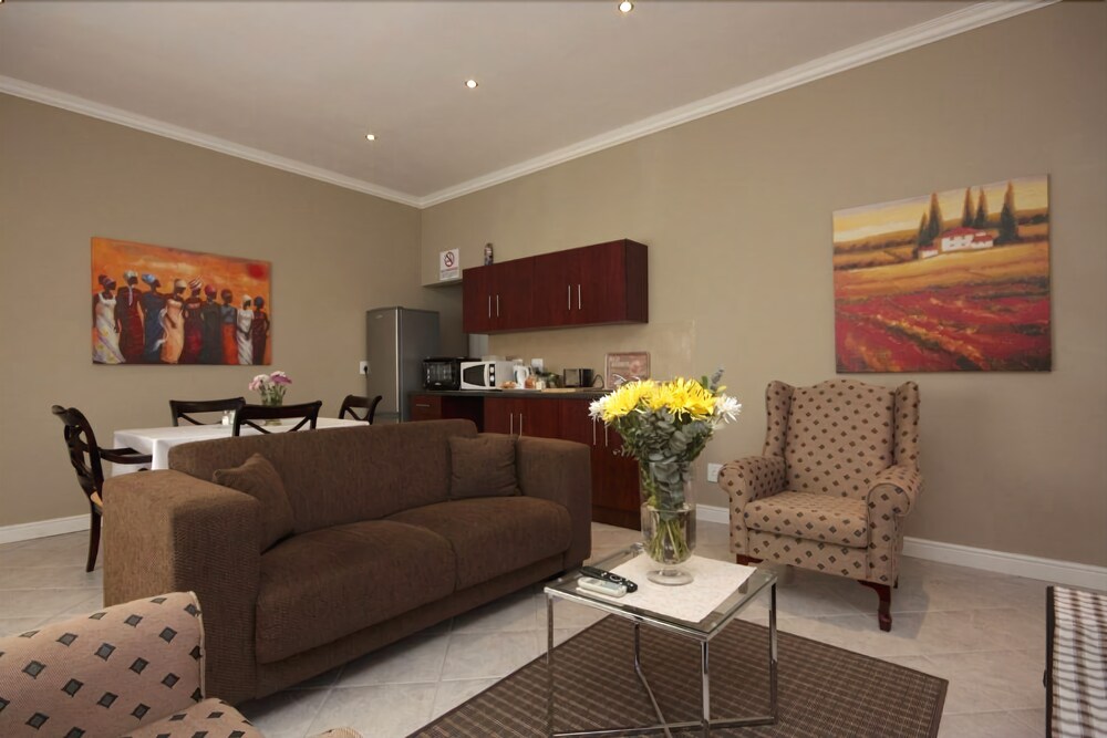 Classic Apartment, 2 Bedrooms - Living Area