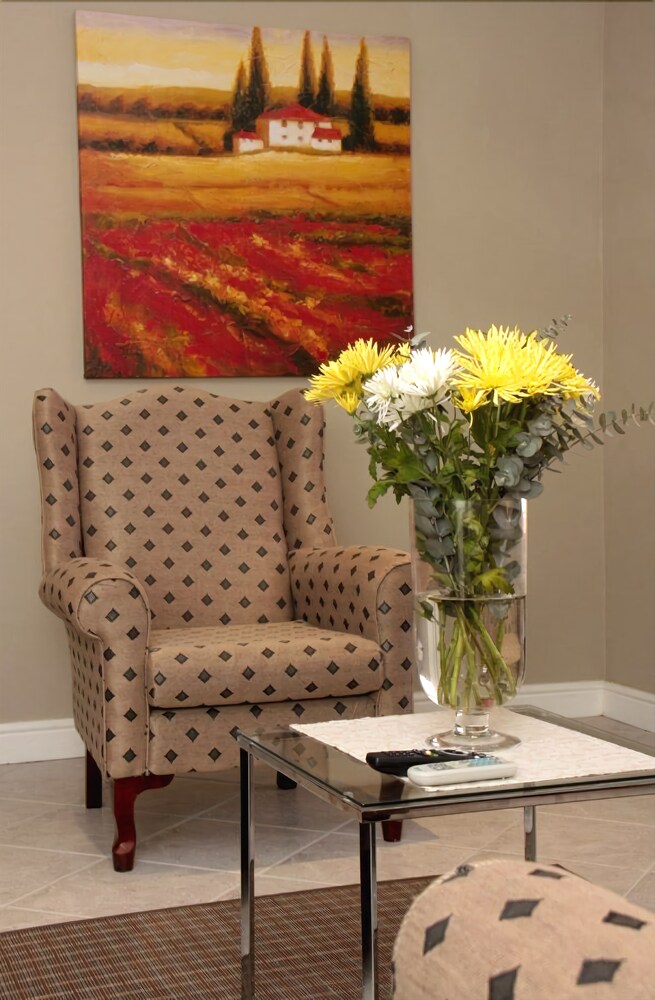 Classic Apartment, 2 Bedrooms - Lobby Sitting Area
