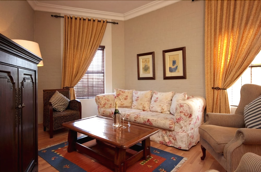 Luxury Apartment, 2 Bedrooms - Living Area