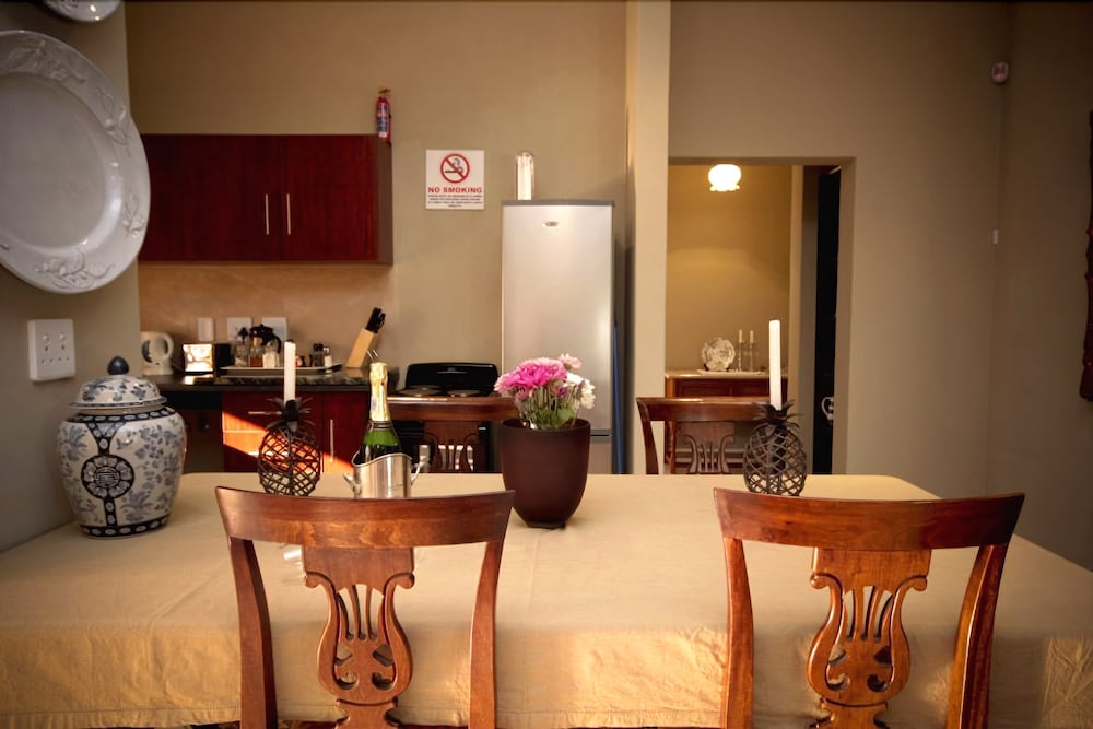 Luxury Apartment, 2 Bedrooms - Guestroom