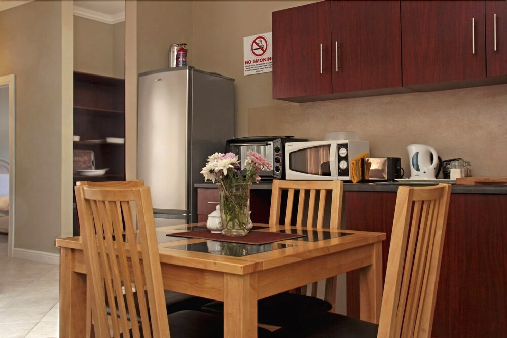 Classic Apartment, 2 Bedrooms - In-Room Dining