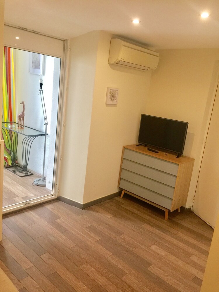 Standard Studio, Kitchen - Guestroom