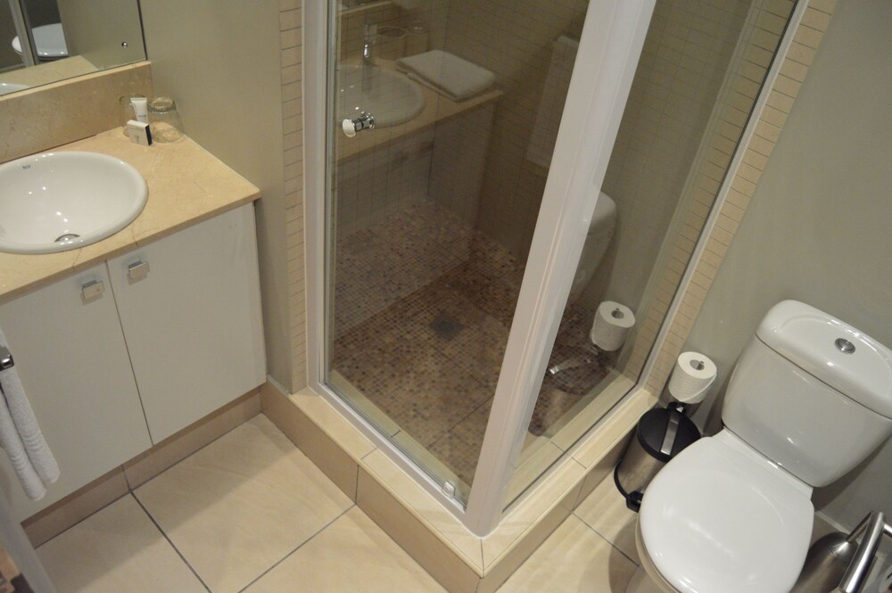 Studio Apartment - Bathroom