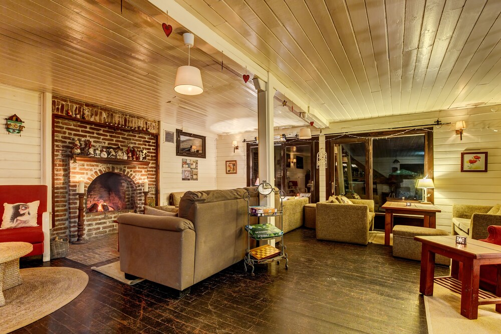 Hotel Lounge