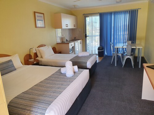 South Seas Motel