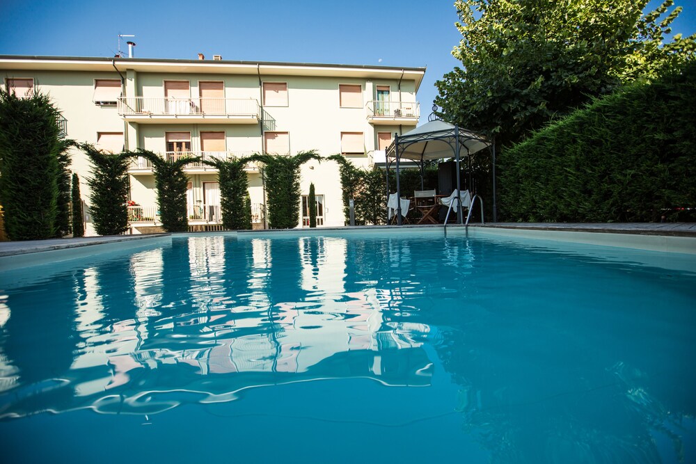 Piscina all'aperto