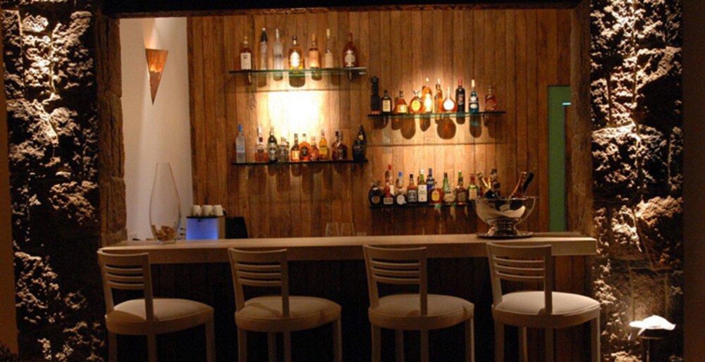 Hotel Bar