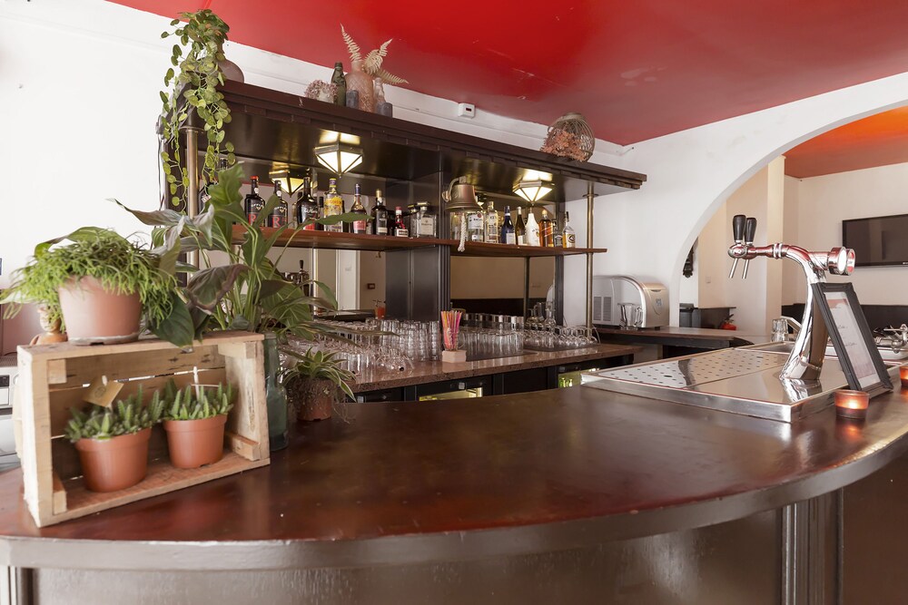 Hotel Bar