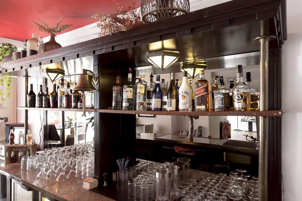 Hotel Bar