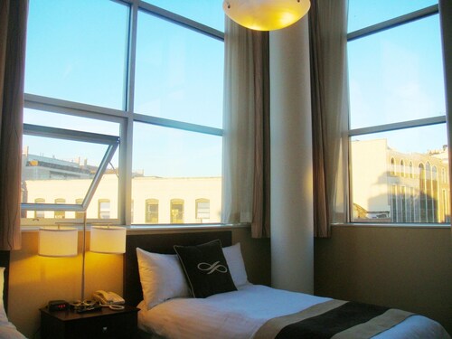 Pointe Plaza Hotel