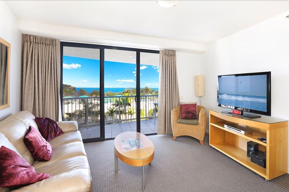 Catalina II, Standard 2 Bedroom Ocean View Apartment With Air- Conditioning - Living Room