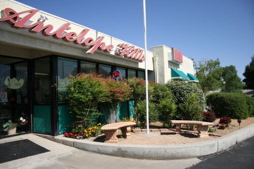 Antelope Hills Inn