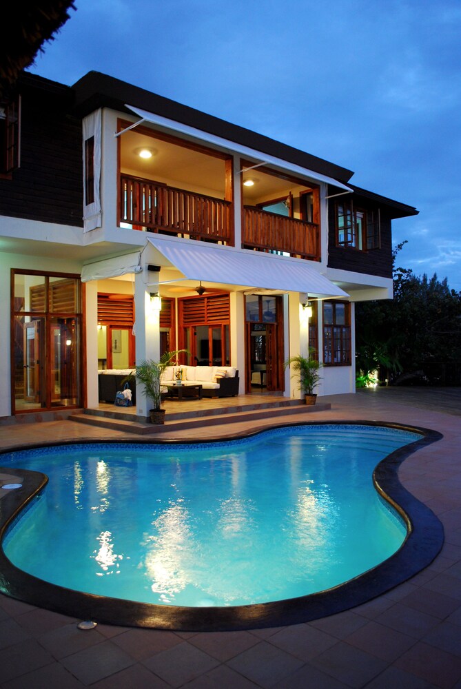 Six bedroom seaside villa - Outdoor Pool