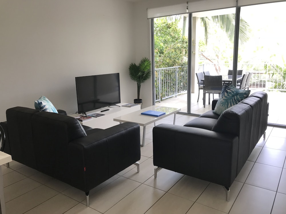 Apartment, 2 Bedrooms, 2 Bathrooms - Living Room