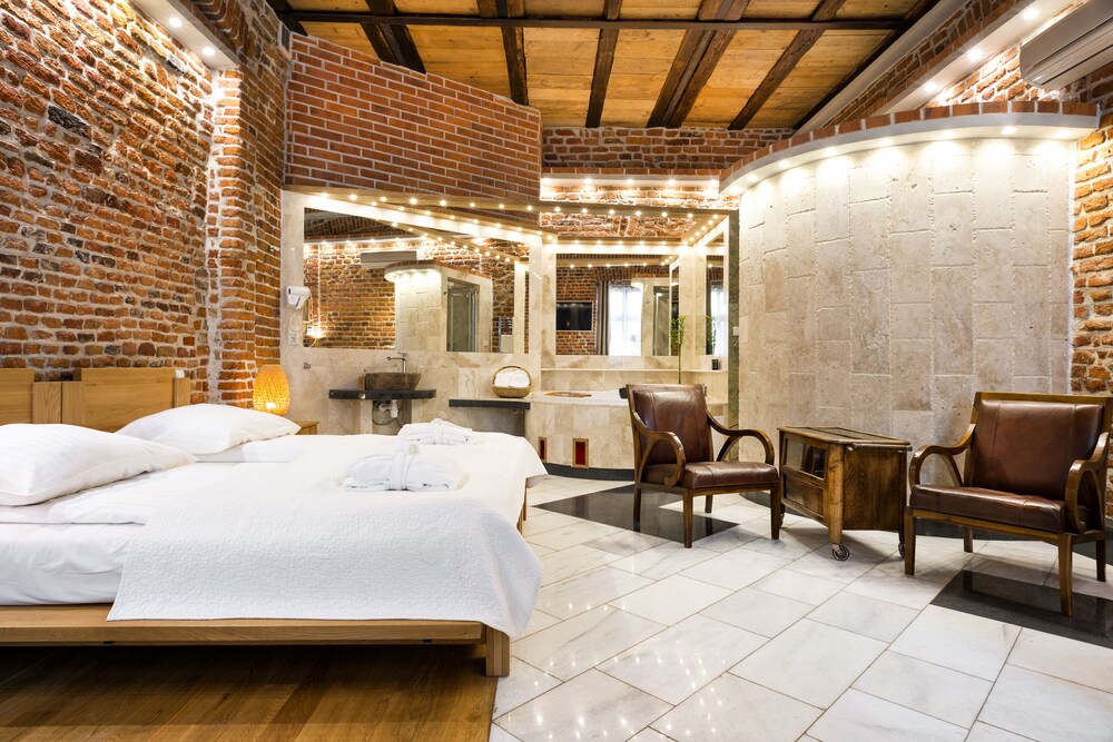 Executive Suite, 1 King Bed - Guestroom