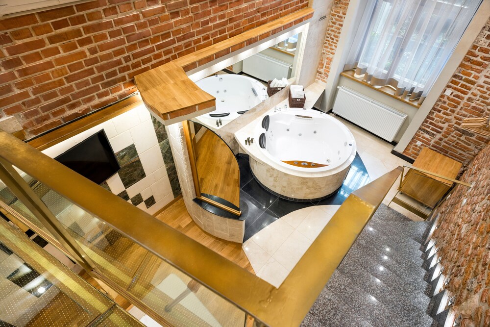 Deluxe Suite, 1 King Bed - Jetted Tub