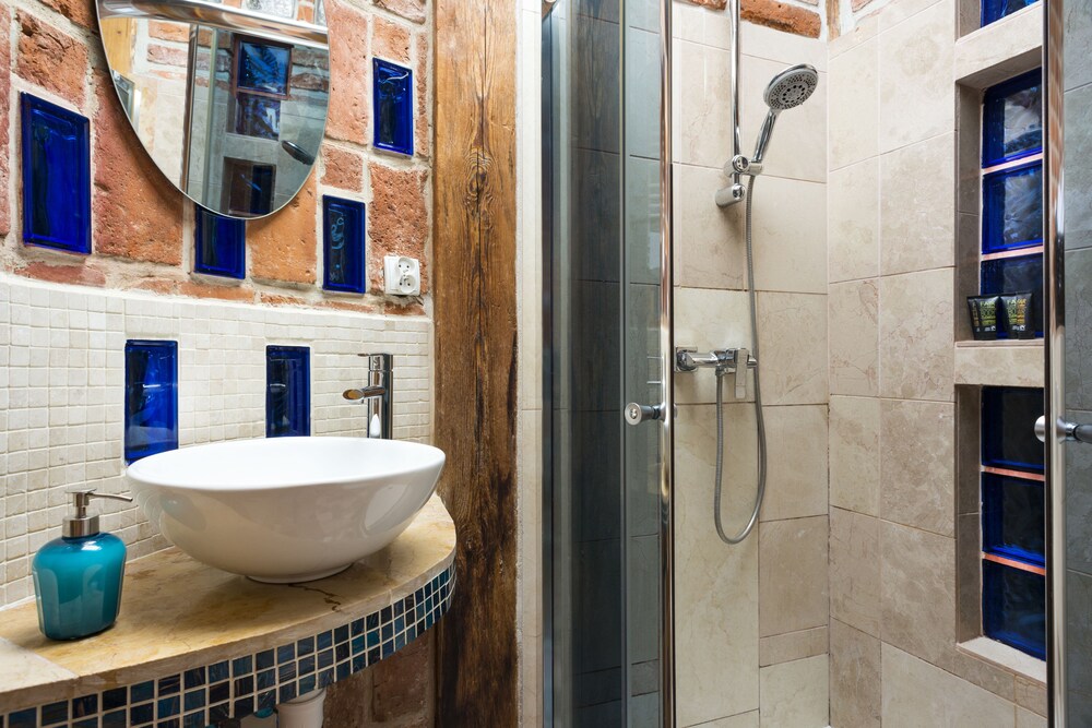 Studio (Mansard, 2 pax) - Bathroom