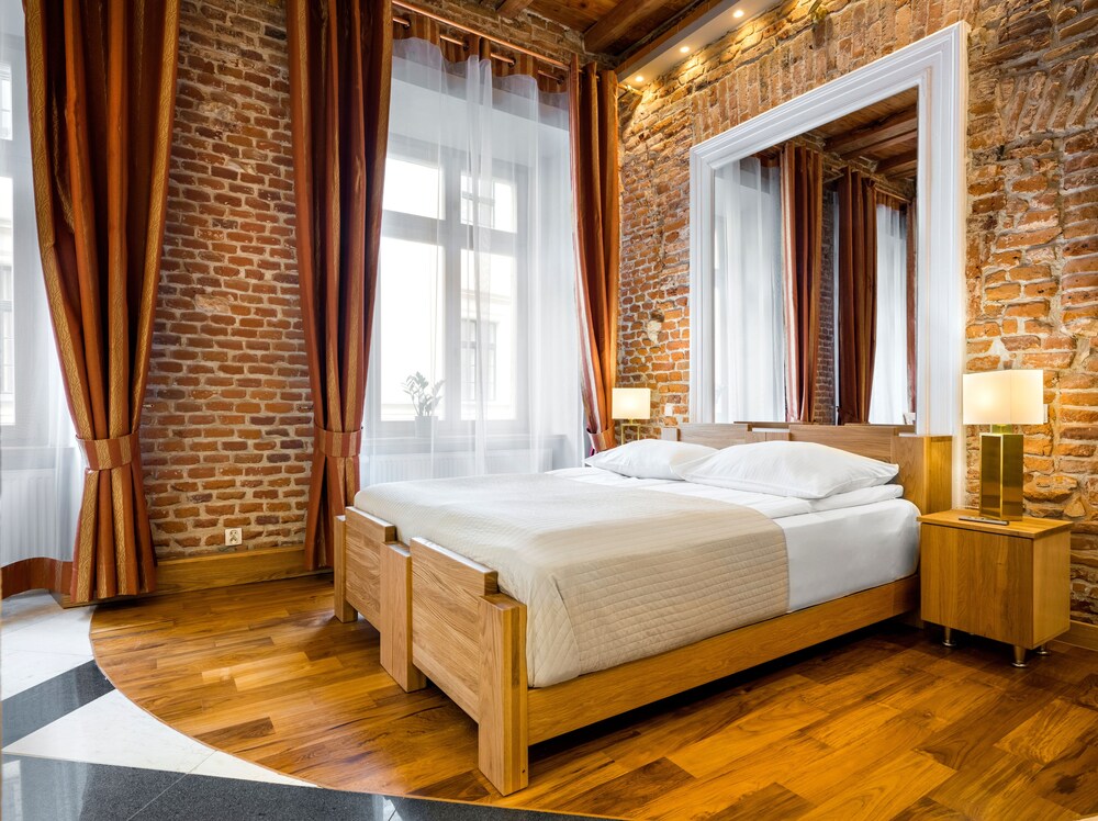 Luxury Studio - Featured Image