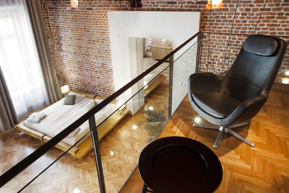 Luxury Suite, 1 Bedroom, Bathtub - Living Area