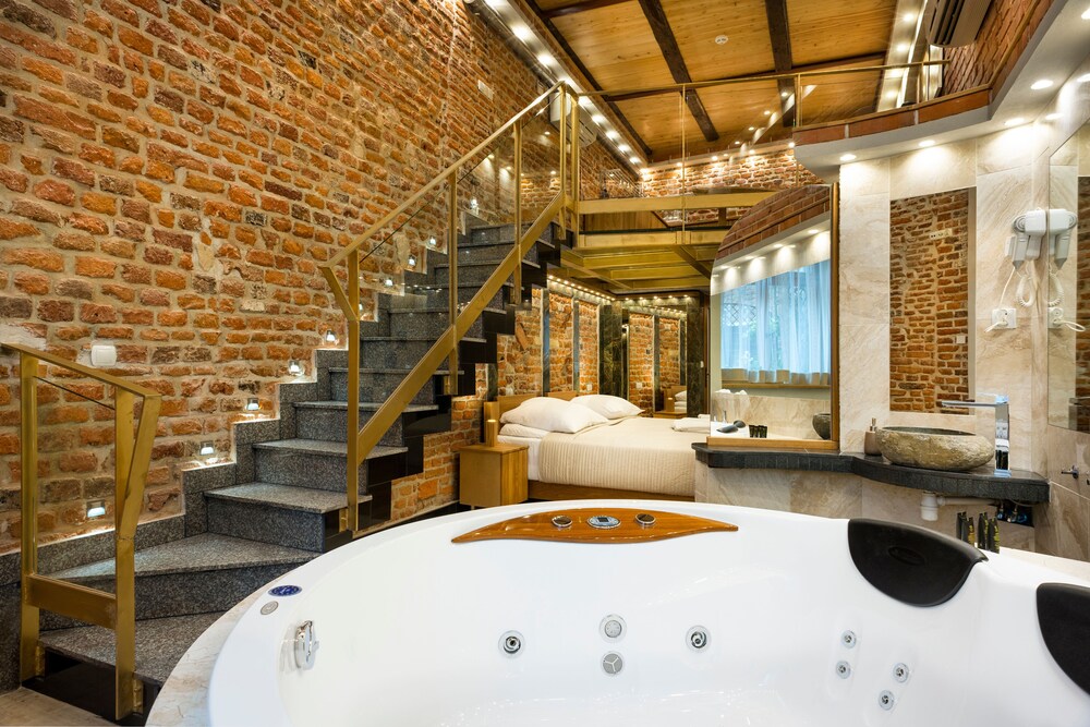 Deluxe Suite, 1 King Bed - Jetted Tub