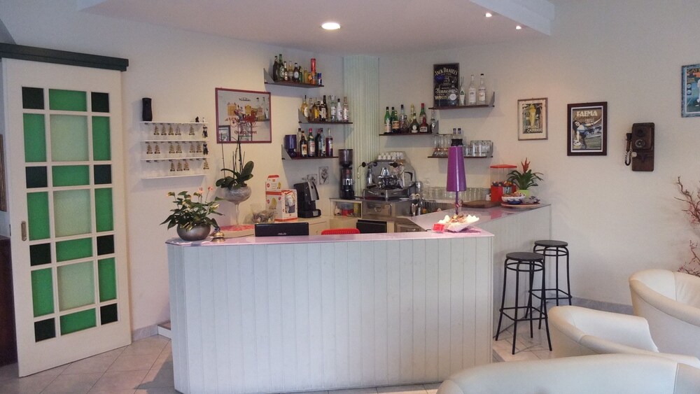 Hotel Bar