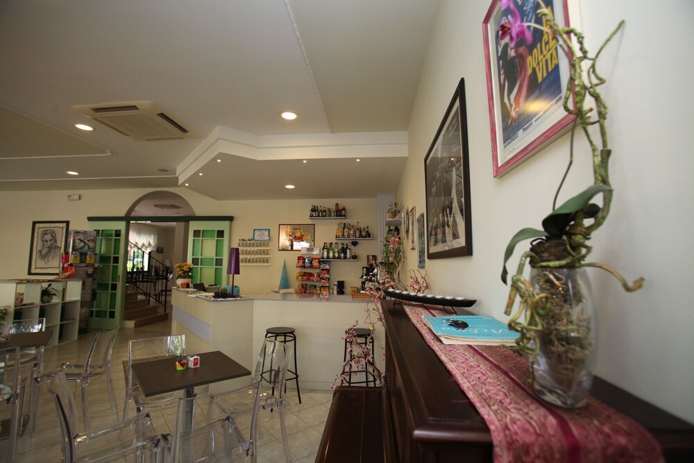 Hotel Lounge