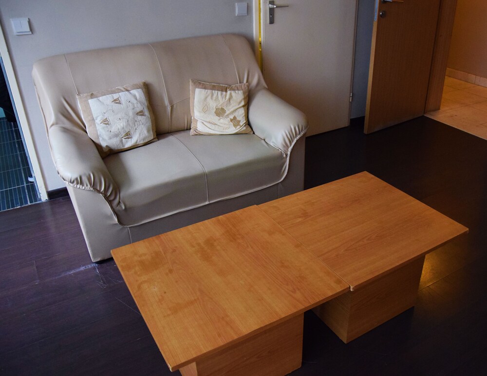 Studio, 3 Single Beds - Living Area