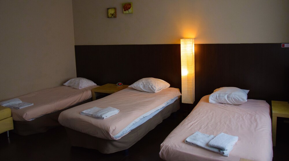 Studio, 3 Single Beds - Guestroom