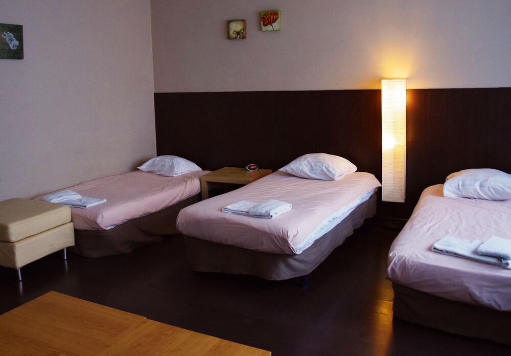Studio, 3 Single Beds - Guestroom