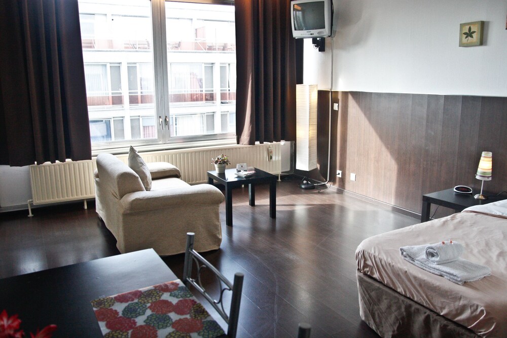 Studio, 1 Bedroom - Living Area