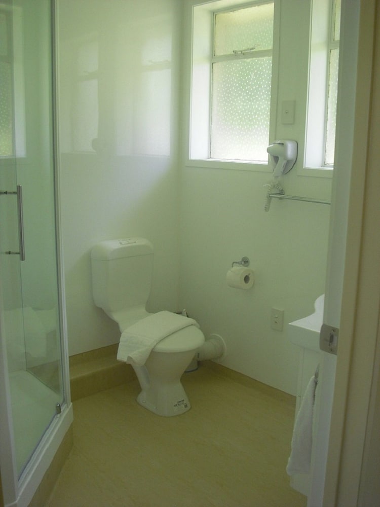 Studio Unit 9 - Bathroom